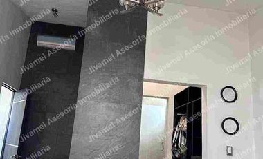 La casa más bonita de Residencial La Palma está en venta!!!! Lujo total y ubicación imbatible..