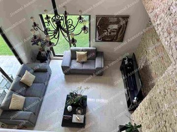 La casa más bonita de Residencial La Palma está en venta!!!! Lujo total y ubicación imbatible..
