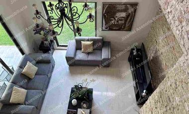 La casa más bonita de Residencial La Palma está en venta!!!! Lujo total y ubicación imbatible..