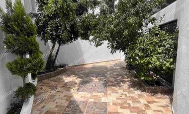 Casa en venta en Lomas del Tecnológico, cuenta con un loft independiente. San Luis Potosí.