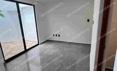 Casa en venta en Lomas del Tecnológico, cuenta con un loft independiente. San Luis Potosí.