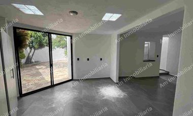 Casa en venta en Lomas del Tecnológico, cuenta con un loft independiente. San Luis Potosí.