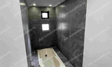 Casa en venta en Lomas del Tecnológico, cuenta con un loft independiente. San Luis Potosí.