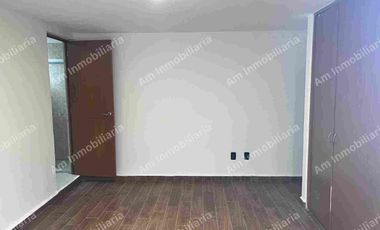 Casa en venta en Lomas del Tecnológico, cuenta con un loft independiente. San Luis Potosí.