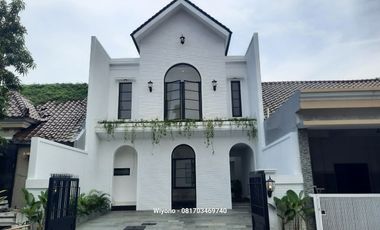 Rumah Purimas Rungkut Colonial Modern 2025 Dengan Service Area Terpisah