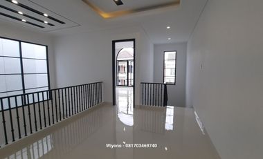 Rumah Purimas Rungkut Colonial Modern 2025 Dengan Service Area Terpisah