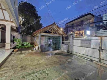 Dijual Rumah dengan Ruang Usaha Siap Pakai
