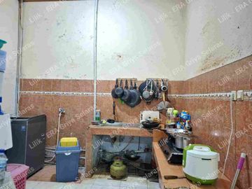 Dijual Rumah dengan Ruang Usaha Siap Pakai