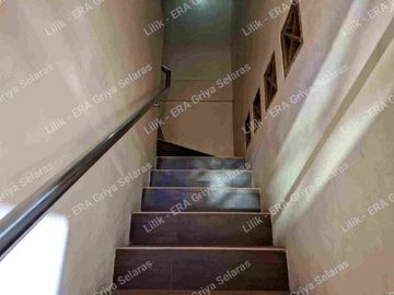 Dijual Rumah dengan Ruang Usaha Siap Pakai