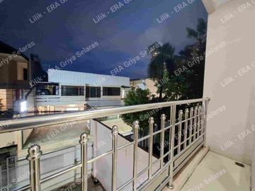 Dijual Rumah dengan Ruang Usaha Siap Pakai