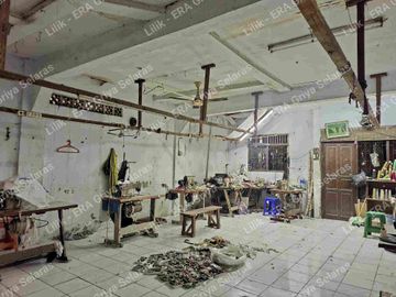 Dijual Rumah dengan Ruang Usaha Siap Pakai
