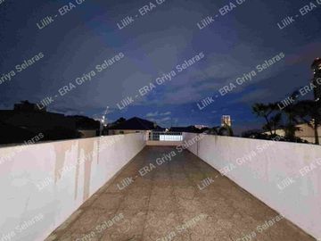 Dijual Rumah dengan Ruang Usaha Siap Pakai
