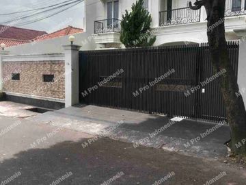Harga Miriing, Rumah Minimalis Classic 2 lantai di Tebet Timur, Jalan 3 mobil