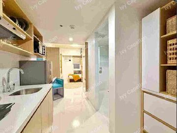 condo unit near university belt