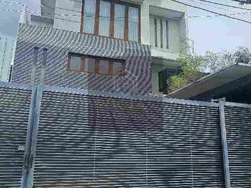 Di Jual Rumah Mewah 3 Lantai dan Siap Huni di Rawamangun Jakarta Timur