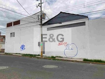 Renta de Bodega Comercial o Nave Industrial en zona de Manzanilla