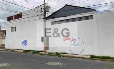 Renta de Bodega Comercial o Nave Industrial en zona de Manzanilla