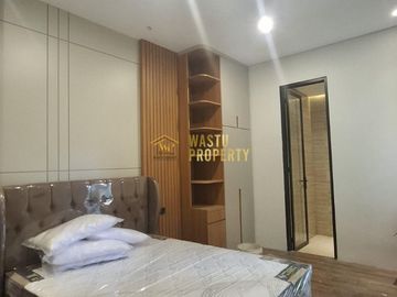 RUMAH BARU, 2 LANTAI, 8 MENIT BANDARA ADI SUCIPTO