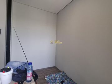 RUMAH BARU, 2 LANTAI, 8 MENIT BANDARA ADI SUCIPTO