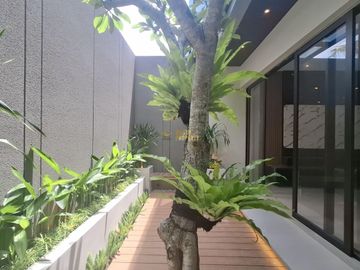 RUMAH BARU, 2 LANTAI, 8 MENIT BANDARA ADI SUCIPTO