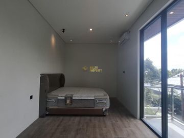 RUMAH MEWAH 2 LANTAI SIAP HUNI DI PURWOMARTANI, SLEMAN