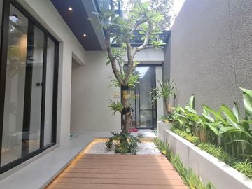 RUMAH MEWAH 2 LANTAI SIAP HUNI DI PURWOMARTANI, SLEMAN