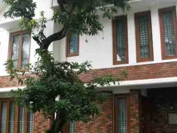 Dijual Rumah mewah bawah pasaran murah ada kolam renang LT 663 LB 614 semi furnished di kemang jakarta selatan