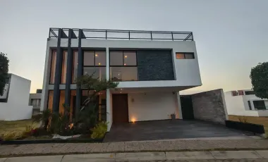 Casa en Venta en Lomas de Angelópolis III, Excelente Opción con Acabados Premium