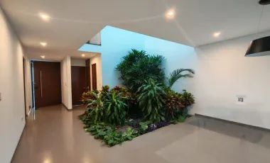 Casa en Venta en Lomas de Angelópolis III, Excelente Opción con Acabados Premium