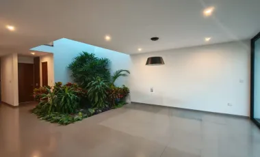 Casa en Venta en Lomas de Angelópolis III, Excelente Opción con Acabados Premium
