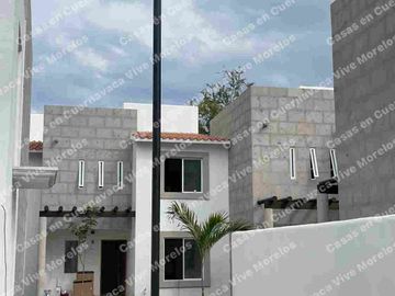 CASA NUEVA EN RENTA EN CONDOMINIO 6 CASAS CENTRO SUR DE CUERNA