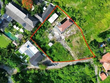 TANAH PERERENAN BONUS VILLA DEKAT PANTAI