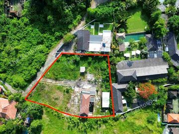 TANAH PERERENAN BONUS VILLA DEKAT PANTAI
