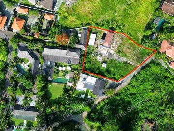 TANAH PERERENAN BONUS VILLA DEKAT PANTAI