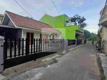 DI JUAL RUMAH BESAR MURAH BAGUS GARASI MUAT 4 MOBIL AKSES JLN LEBAR DLM KOMPLEK DI PAMULANG TANGSEL