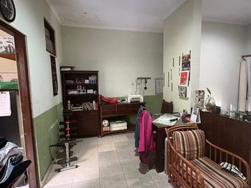 Rumah 2 Lantai dekat Jalan Utama Dijual, di Gn Catur, Denpasar Area