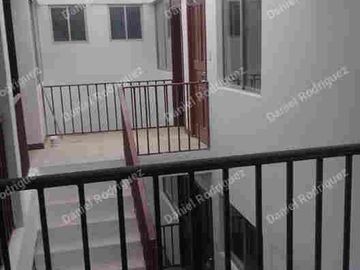 Casa comercial de venta con 14 habitaciones y 2 locales comerciales , ideal para hostal ubicada a 100 m del mercado 10 de agosto