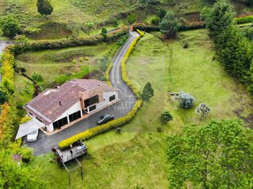 Casa Campestre en Parcelación cerrada El Retiro se acepta permuta en parte de pago