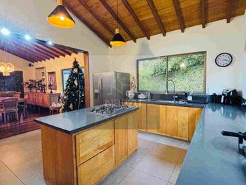 Casa Campestre en Parcelación cerrada El Retiro se acepta permuta en parte de pago