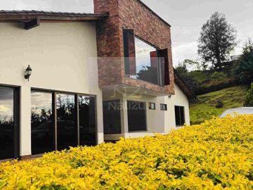 Casa Campestre en Parcelación cerrada El Retiro se acepta permuta en parte de pago