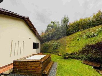 Casa Campestre en Parcelación cerrada El Retiro se acepta permuta en parte de pago