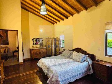 Casa Campestre en Parcelación cerrada El Retiro se acepta permuta en parte de pago