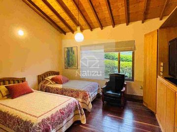 Casa Campestre en Parcelación cerrada El Retiro se acepta permuta en parte de pago