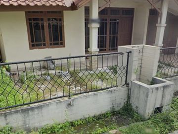 Dijual/Disewakan rumah perlu renovasi dikit di pinggir jalan Harapan Indah 1