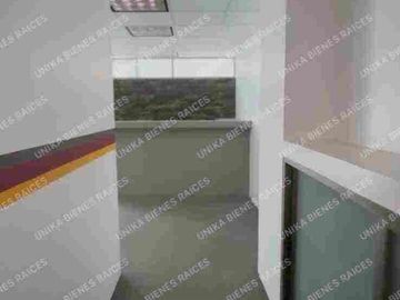 OFICINA DE 95m2 CON CUBÍCULOS PRIVADOS Y RECEPCIÓN DENTRO DE EDIFICIO CORPORATIVO