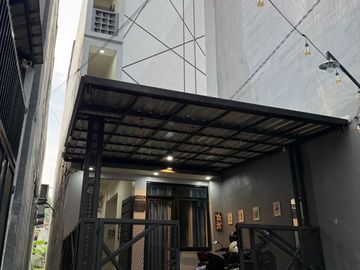 DIJUAL CEPAT RUMAH KOST DAN RUMAH INDUK 19 KAMAR MANDI DALAM KOTA MALANG FULL PENGHUNI AUTO PILOT SEGITIGA EMAS KOS BUTUH UANG BU