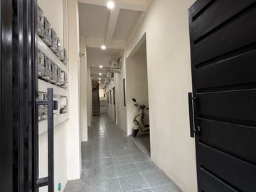 DIJUAL CEPAT RUMAH KOST DAN RUMAH INDUK 19 KAMAR MANDI DALAM KOTA MALANG FULL PENGHUNI AUTO PILOT SEGITIGA EMAS KOS BUTUH UANG BU