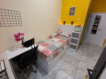DIJUAL CEPAT RUMAH KOST DAN RUMAH INDUK 19 KAMAR MANDI DALAM KOTA MALANG FULL PENGHUNI AUTO PILOT SEGITIGA EMAS KOS BUTUH UANG BU