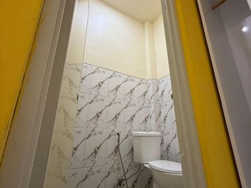 DIJUAL CEPAT RUMAH KOST DAN RUMAH INDUK 19 KAMAR MANDI DALAM KOTA MALANG FULL PENGHUNI AUTO PILOT SEGITIGA EMAS KOS BUTUH UANG BU