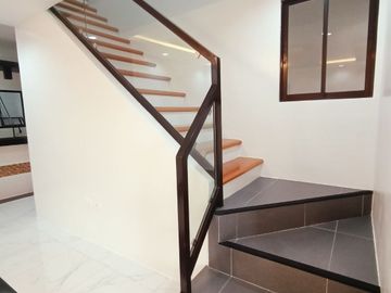 Modern House and Lot for Sale in Las pinas near Las pinas Cityhall-MD